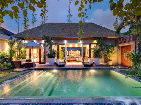 luxury mansions in bali.